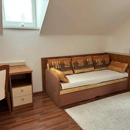 Dom Pri Vezi بيت للعطل